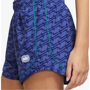 Nike Women's Dri-FIT Icon Clash Tempo Running Shorts size M